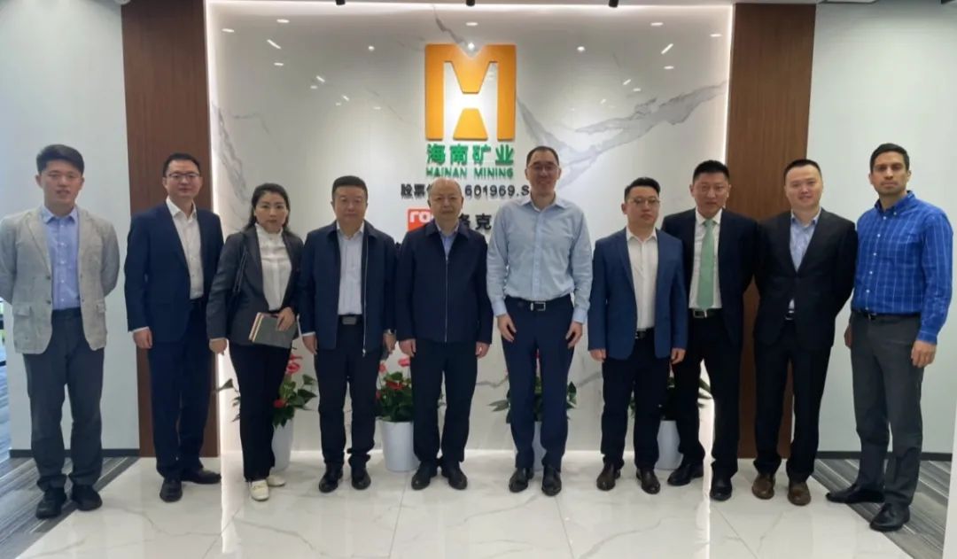 中国能建易普力公司客人到访rb88随行版上海中心