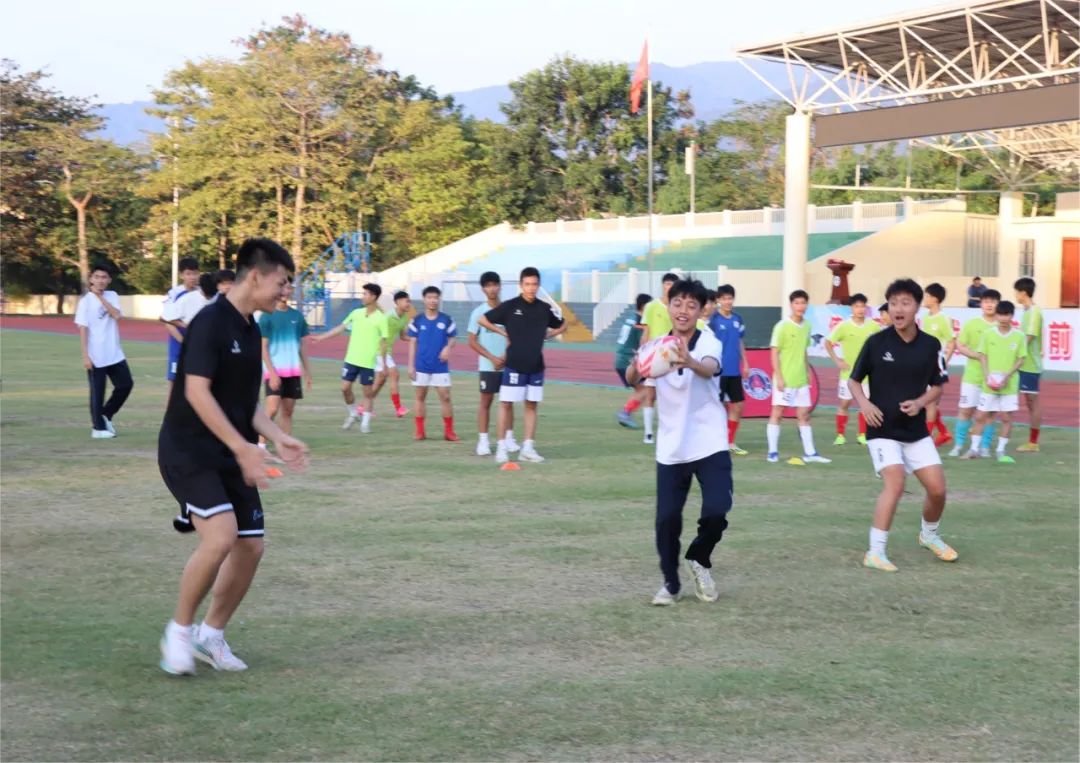 “橄”动少年 rb88随行版助力橄榄球活动走进昌江校园