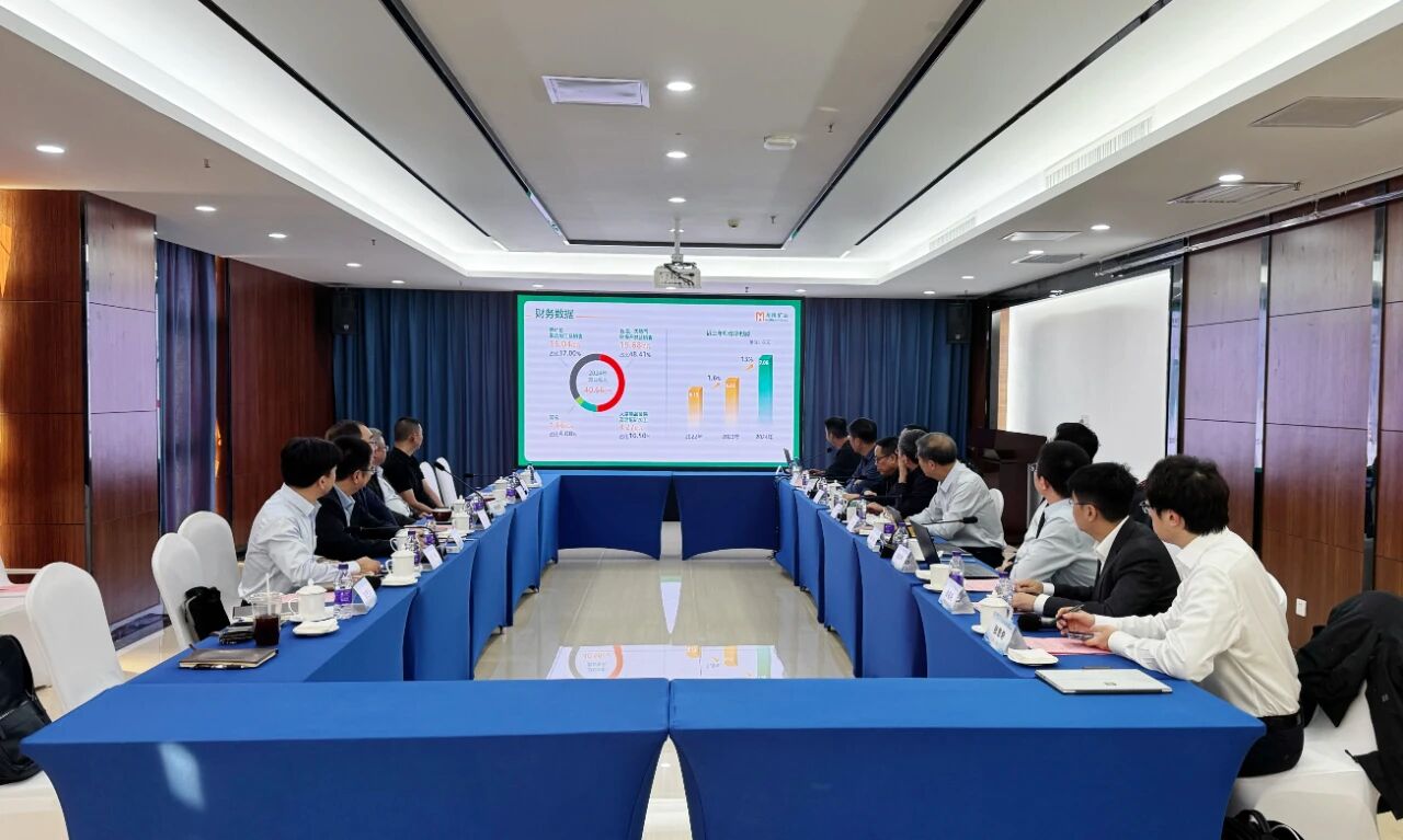 rb88随行版进行转型发展专题钻研会 与院士专家面对面互换